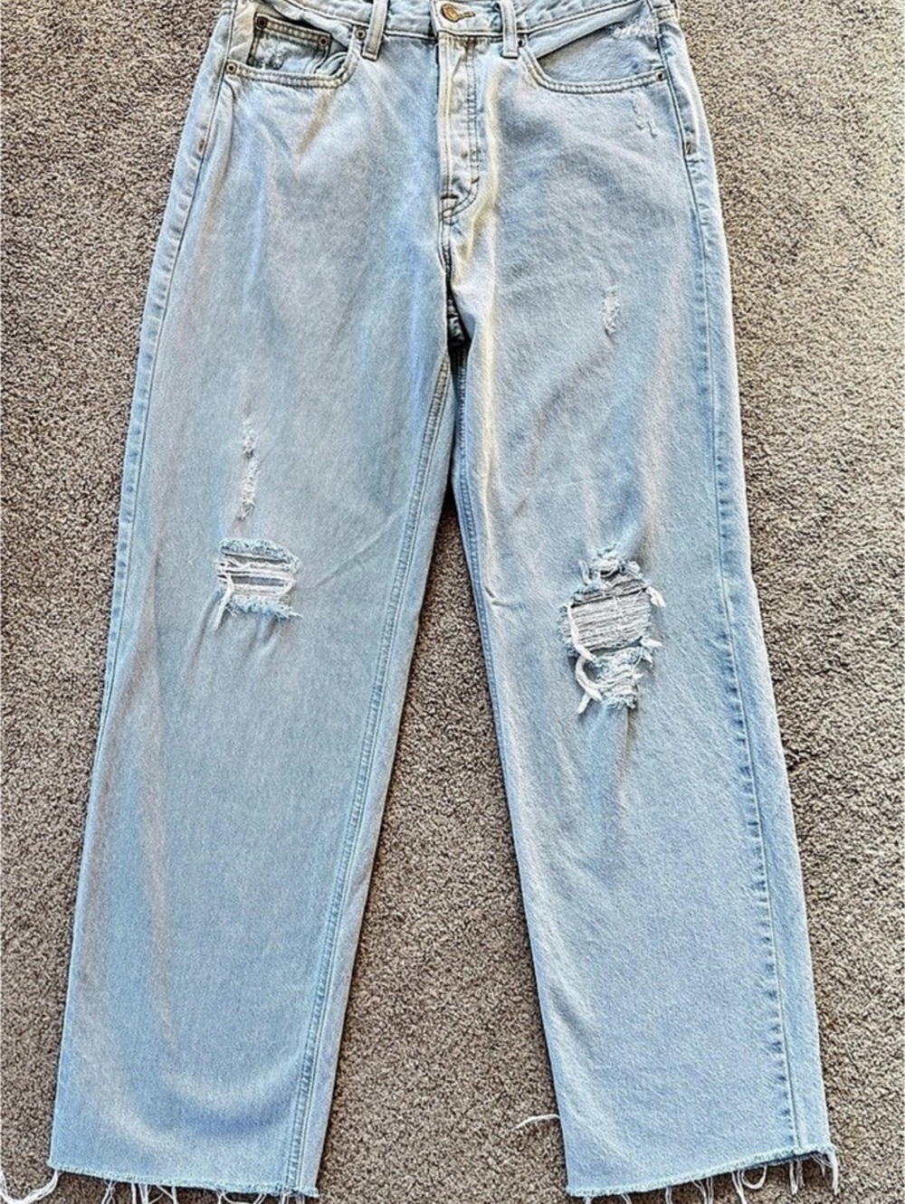 Universal Thread 90s Baggy Jeans Size 4R Light Wash Distressed Raw Hem